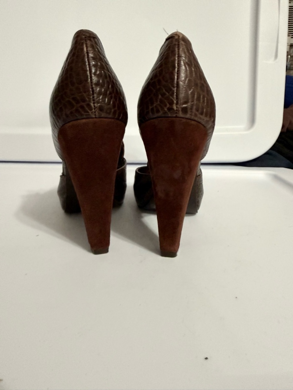 BCBGirls Malaya Brown Platform Peep Toe Sandal Fringe Tassel Heels Sz 7 - Picture 5 of 8